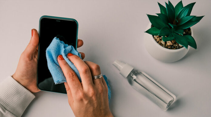 Cómo desinfectar el celular en pocos minutos | Limpieza del móvil y sus accesorios cómo desinfectar el celular
