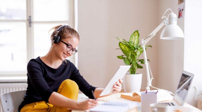 5 Trabajos online y de medio tiempo para estudiantes | ¡Convenientes! trabajos para estudiantes